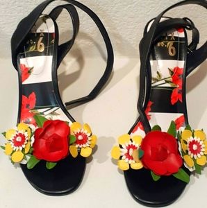 Flower detailed sandals